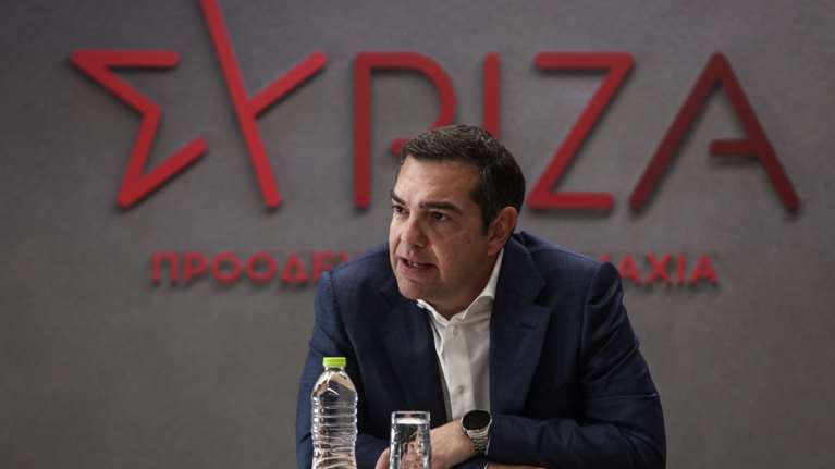 Ανησυχία και αντεπίθεση από τον ΣΥΡΙΖΑ: Η δημοσκοπική καθήλωση και η αντι-πολιτική ψήφος