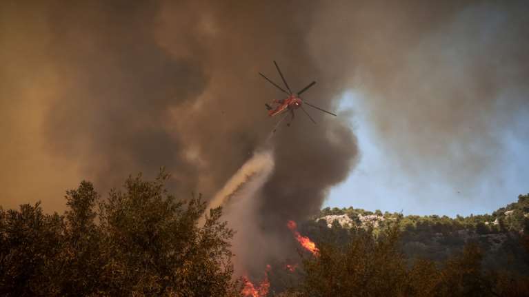 Υπό μερικό έλεγχο η φωτιά στην Αγία Σοφία Κυνουρίας