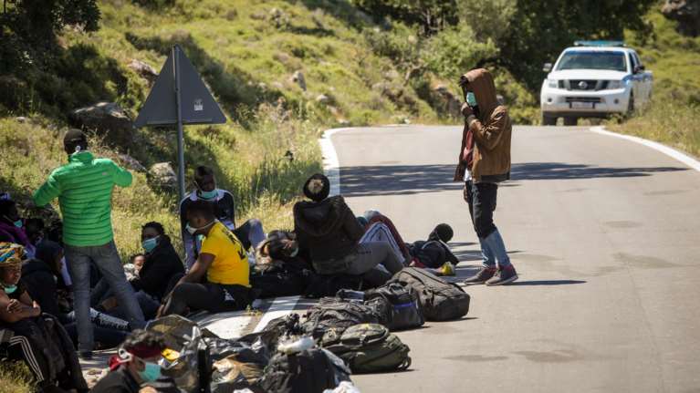 Κύκλωμα διακίνησης μεταναστών με πλαστά έγγραφα &quot;ξήλωσε&quot; η ΕΛ.ΑΣ. - Πάνω από 20 συλλήψεις [βίντεο]