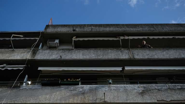 Τραγωδία στα Ιωάννινα: Νεκρή γυναίκα και άνδρας ύστερα από πτώση από 4ο όροφο πολυκατοικίας