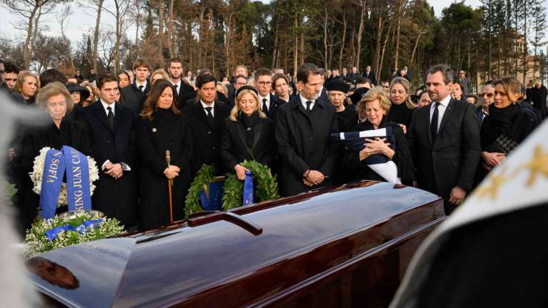 Κηδεία τέως βασιλιά: Γιατί δεν άνοιξε το φέρετρο - Η αποκάλυψη για την αρρώστια του