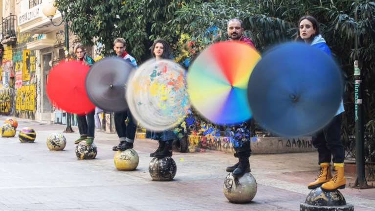 Παράσταση- περίπατος του Εθνικού Θεάτρου, εκεί όπου διαπράχθηκαν δολοφονίες στην Αθήνα [εικόνες]