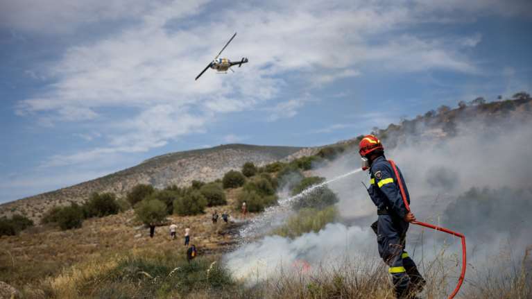 Ρέθυμνο: Μεγάλη φωτιά στην περιοχή Ροδάκινο - Καίει κοντά σε σπίτια [βίντεο]