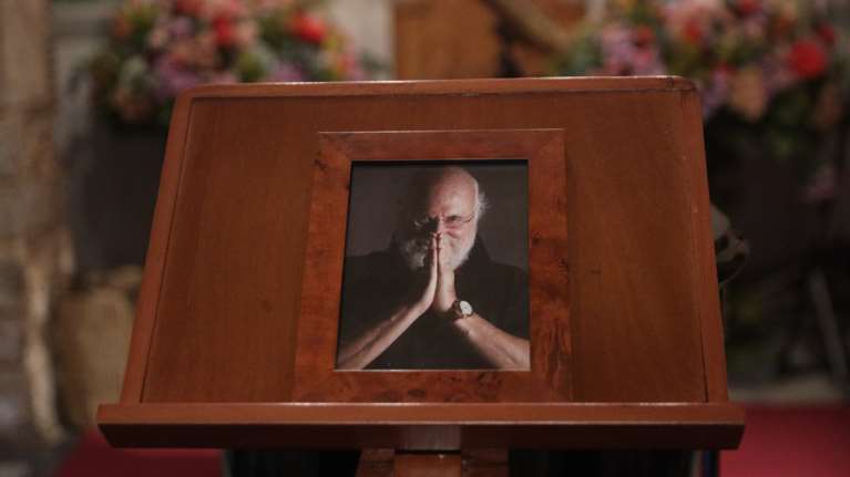 Δύο ποιητές μιλούν για τον Διονύση Σαββόπουλο: &quot;Ένας δημιουργός που κατανοούσε ποιητικά τον κόσμο&quot;