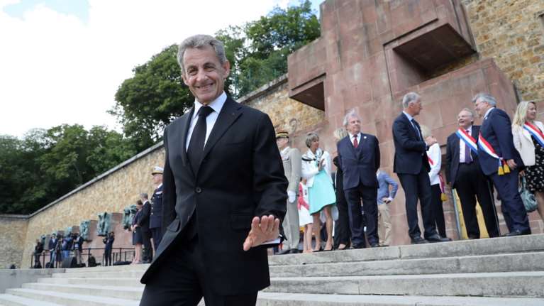 Γαλλία: Ξεκινά η δίκη του Νικολά Σαρκοζί για διαφθορά - Είχε ζητήσει από τον Καντάφι 50 εκατ. ευρώ για την προεκλογική εκστρατεία