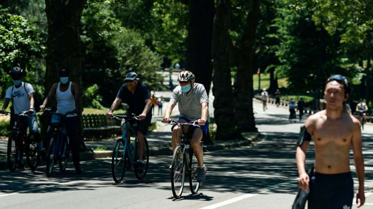 Κορονοϊός - "Καμπανάκι" από ΠΟΥ: Η εξάπλωση της πανδημίας συνεχίζει να επιταχύνεται στον κόσμο