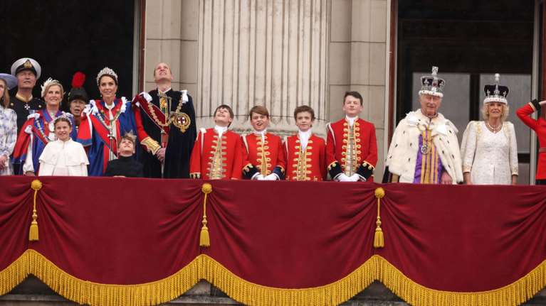 Coronation party vibes: Tι... συνέβη μετά στέψη - Το τρελό πάρτι με την Κέιτ dj, τη Μέγκαν να χορεύει και τον Χάρι χωρίς t-shirt