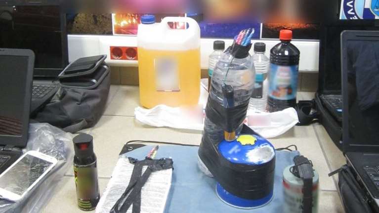 Βόμβα στο σπίτι του πρώην υπουργού Δ. Σταμάτη: Στον εισαγγελέα οι δύο συλληφθέντες - Κάλεσμα ...συμπαράστασης από αντιεξουσιαστές