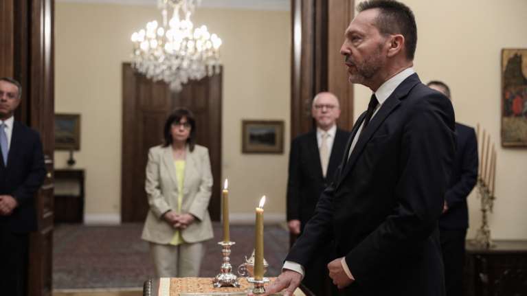 Ενώπιον της Κατερίνας Σακελλαροπούλου η ορκωμοσία του Γιάννη Στουρνάρα - Δεύτερη θητεία στο τιμόνι της ΤτΕ