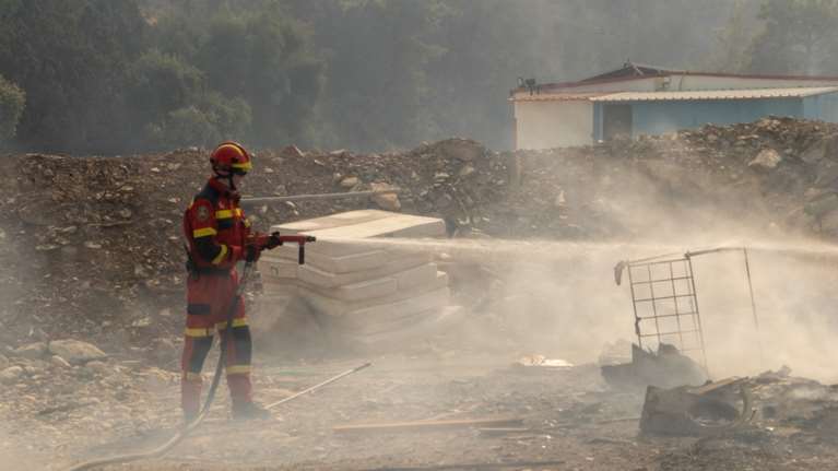 Φωτιά στη Ρόδο: Χωρίς προβλήματα έγινε η εκκένωση όλων των ξενοδοχειακών μονάδων -Η ενημέρωση από την Πυροσβεστική