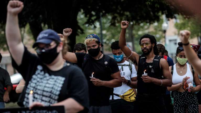 ΗΠΑ: Δυο τραυματίες αστυνομικοί σε διαδηλώσεις για τη Μπριάνα Τέιλορ