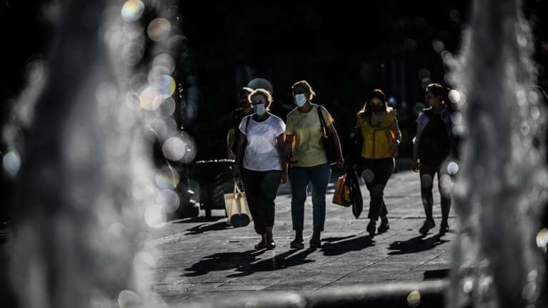 Κύμα... φθινοπωρινού καύσωνα σαρώνει από σήμερα τη χώρα - Ποια ημέρα θα κορυφωθεί