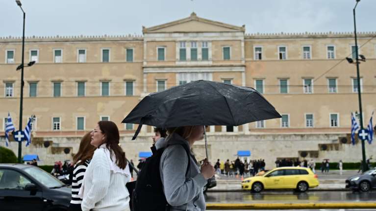 Καιρός: Φθινοπωρινό το σκηνικό με βροχές στο μεγαλύτερο μέρος της χώρας - Καταιγίδες και στην Αττική