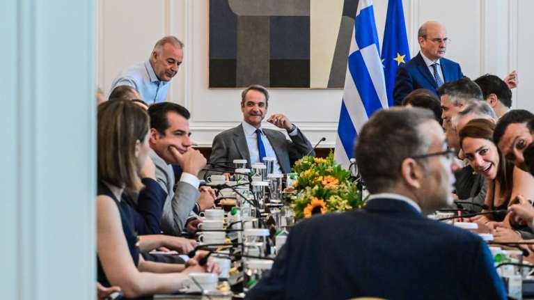 Συνεδριάζει το Υπουργικό Συμβούλιο υπό τον Μητσοτάκη - Ολα τα θέματα που βρίσκονται στο &quot;τραπέζι&quot;
