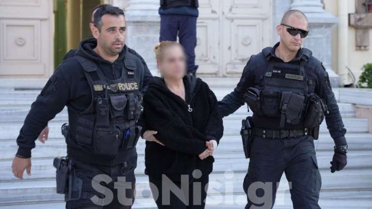 Μυτιλήνη: Προφυλακίστηκε η 48χρονη που έκαψε τον σύζυγό της - Λιποθύμησε στην απολογία της