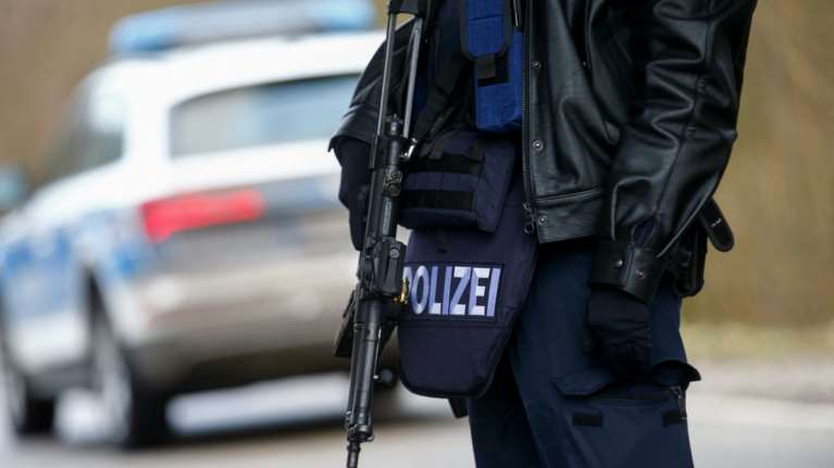 Άγρια επίθεση δέχθηκε γυναίκα στη Γερμανία: Της είχε στήσει καρτέρι ο σύζυγός της