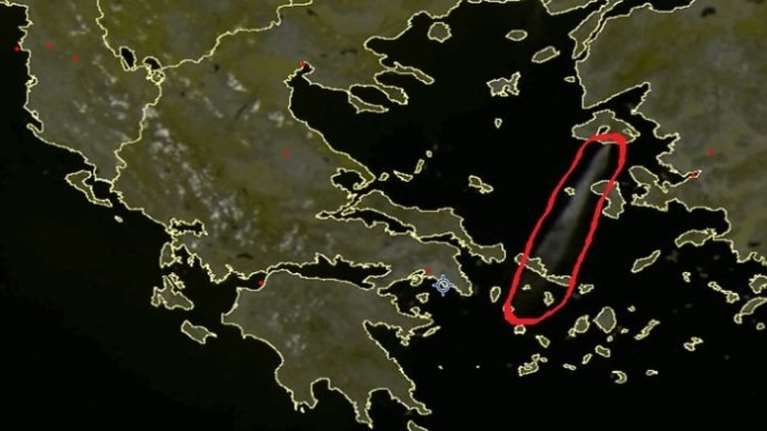 Φωτιά στη Λέσβο: Οι καπνοί έφτασαν σε Κύθνο και Σέριφο λόγω των ανέμων – Η ανάρτηση του Γιάννη Καλλιάνου