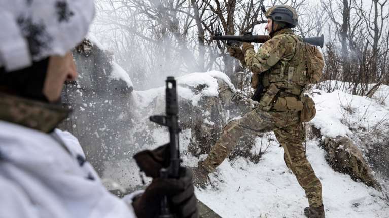 Πόλεμος στην Ουκρανία: Ο Ζελένσκι ζητά επειγόντως στρατιωτική βοήθεια της Δύσης - Η Ρωσία βομβαρδίζει στα ανατολικά