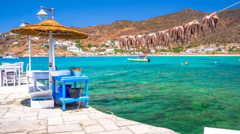 Αυτό είναι το ελληνικό νησί με την ομορφότερη παραλία των Κυκλάδων