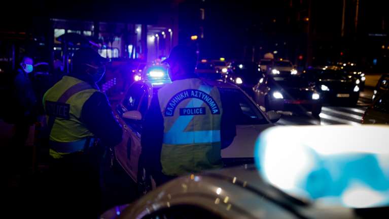 Παιανία: Τρεις προσαγωγές μετά το επεισόδιο με πυροβολισμούς κατά αστυνομικών