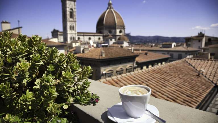 Η Illy αυξάνει την τιμή του καφέ λόγω των δασμών Τραμπ - Εξετάζει την κατασκευή εργοστασίου στις ΗΠΑ