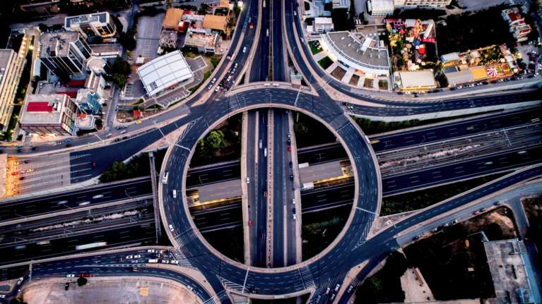 Πόσο μειώνονται οι τιμές στα διόδια της Αττικής Οδού