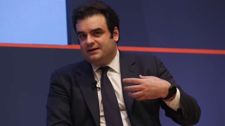 Πιερρακάκης στη σύνοδο του ΔΝΤ: Η Ελλάδα θα μειώσει το δημόσιο χρέος της από το 210% του ΑΕΠ σε 137,6% το 2026