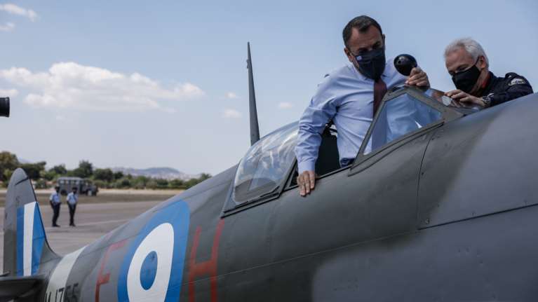 Παναγιωτόπουλος στην τελετή υποδοχής του θρυλικού Spitfire: Το πιο φημισμένο πολεμικό αεροσκάφος που πέταξε [εικόνες]