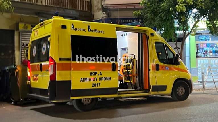 Σοκ στη Θεσσαλονίκη: 19χρονη μητέρα πήδηξε από τον 2ο όροφο - Από ερωτική απογοήτευση [Βίντεο]