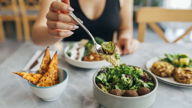 Eλλειψη εστιατορίων για vegan στην Ελλάδα - Καταλήγουν να τρώνε... μόνο ορεκτικά