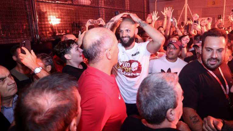 Χαμός με τον Φουρνιέ μόλις πάτησε στην Ελλάδα: &quot;Θέλω την EuroLeague, ο Ολυμπιακός ήταν η προτεραιότητά μου&quot;