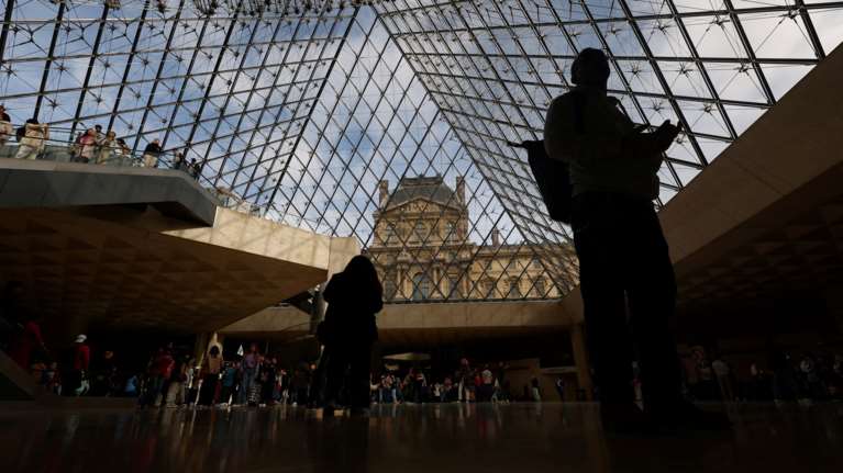 Νέα αναποδιά στο Λούβρο: Έκλεισε γκαλερί με κεραμικά από την Αρχαία Ελλάδα λόγω προβλημάτων στατικότητας