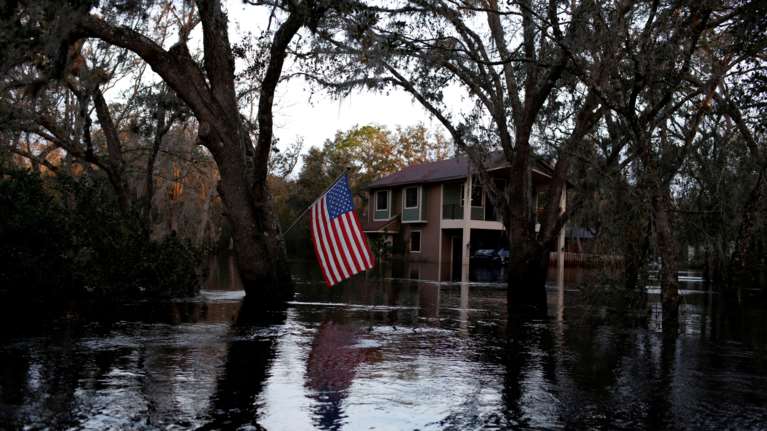 Συναγερμός στις ΗΠΑ: Ο κυκλώνας Τζούλιαθα σαρώσει τα πάντα με ανέμους 120 χλμ/ώρα [εικόνες]