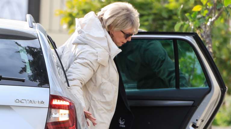 &quot;Στις Σπετσες αδελφές μου, στις Σπέτσες&quot;: Η Έλενα Ακρίτα έκανε τελευταία την εμφάνισή της - Το τηλεφώνημα με τον Κασσελάκη