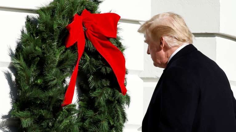 Τραμπ: Πριν φύγει απένειμε χάρη στον Τζορτζ Παπαδόπουλος και άλλους 14 καταδικασθέντες