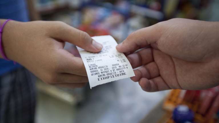 Μισθωτοί και συνταξιούχοι πληρώνουν &quot;τα σπασμένα&quot; της φοροδιαφυγής - Τα στοιχεία που το αποδεικνύουν