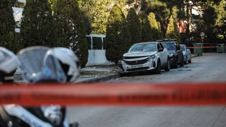 Τρόμος στη Νέα Ιωνία: Εκρηξη χειροβομβίδας σε πυλωτή πολυκατοικίας που μένει αστυνομικός