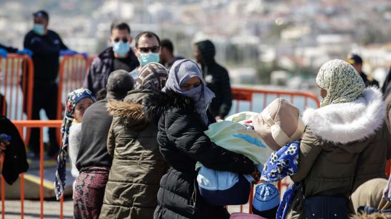 Μειώθηκαν οι μεταναστευτικές ροές στα νησιά και στον Έβρο - 13.000 άτομα προωθήθηκαν από τα νησιά στην ενδοχώρα