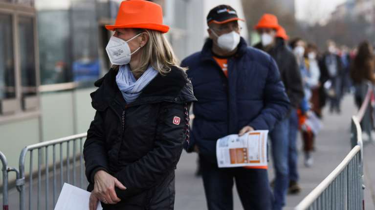 Γερμανία: Σκληρό lockdown 10-14 ημερών ζητά ο υπουργός Υγείας - Στα μέσα Απριλίου τα πρώτα εμβόλια της J&amp;J