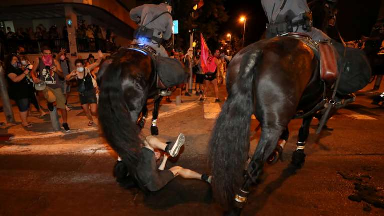 ΗΠΑ: Έφιπποι αστυνομικοί τραβούσαν Αφροαμερικανό με σκοινί - Ζητά 1 εκατ. αποζημίωση