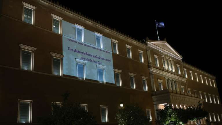 Παγκόσμια Ημέρα Εθελοντή Δότη Μυελού των Οστών: Φωταγωγήθηκε η Βουλή