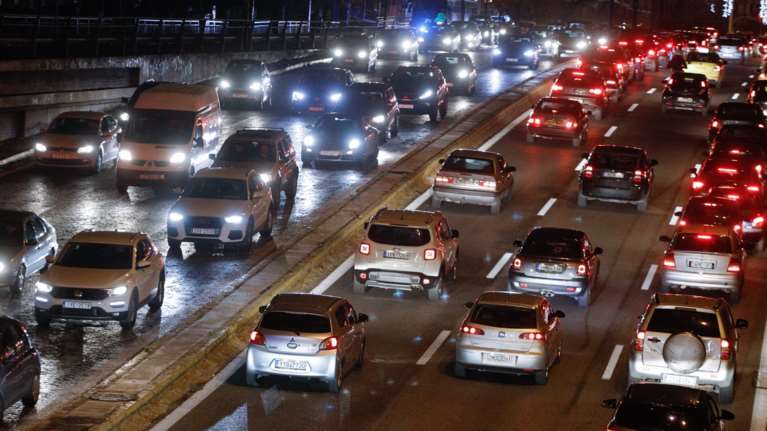 Χωρίς προβλήματα πλέον η επιστροφή των εκδρομέων του Πάσχα - Ομαλοποιήθηκε η κυκλοφορία στις Εθνικές Οδούς