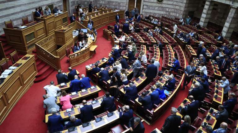 Απορρίφθηκε η άρση ασυλίας των 14 βουλευτών της ΝΔ για τη μήνυση που κατέθεσε η Καρυστιανού