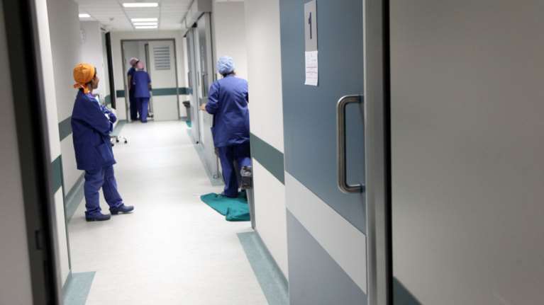 Στο "κόκκινο" τα νοσοκομεία την Πέμπτη: 24ωρη πανελλαδική απεργία των γιατρών