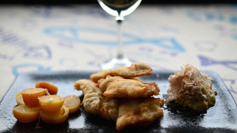 Πώς να ξαλμυρίσετε σωστά τον μπακαλιάρο - &quot;Χρυσά&quot; tips από τον Ακη Πετρετζίκη