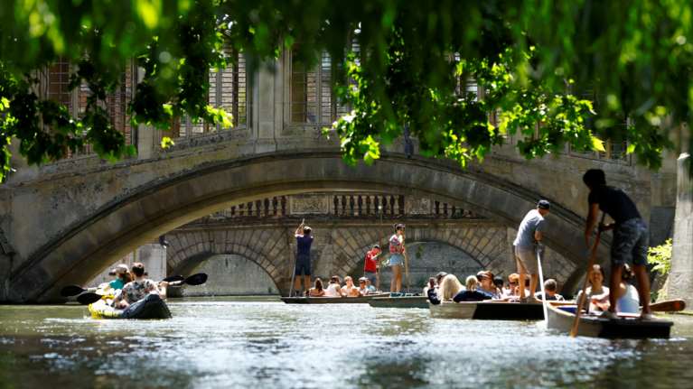 Καύσωνας - Η Ευρώπη φλέγεται: 42άρια στη Γαλλία, χιλιάδες στρέμματα καίγονται στην Ισπανία, ξηρασία στην Ιταλία