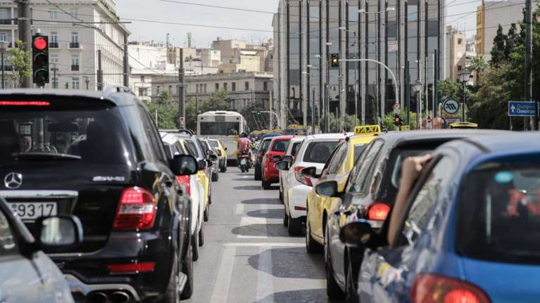 Κυκλοφοριακό χάος στους δρόμους της Αθήνας - Πού υπάρχει μποτιλιάρισμα