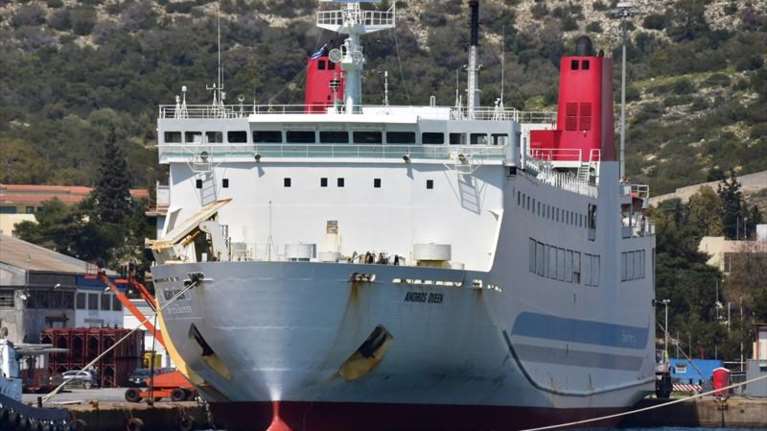 Υπό έλεγχο τέθηκε η πυρκαγιά στο ελλιμενισμένο πλοίο &quot;Andros Queen&quot;