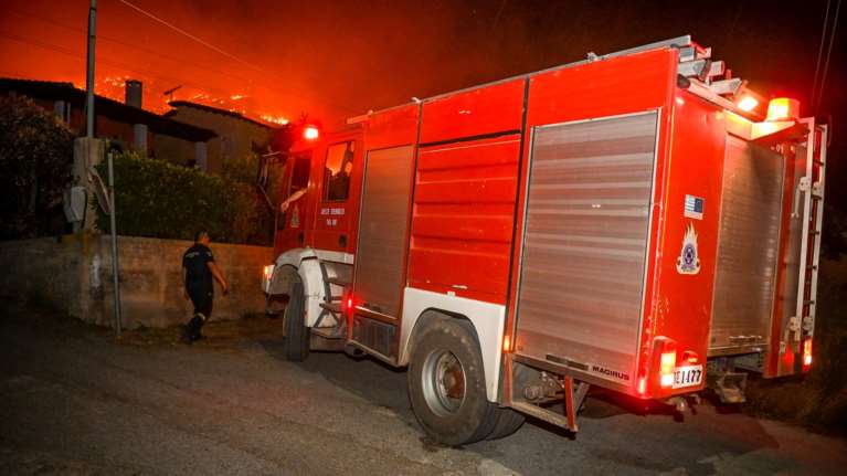 Φωτιά σε σπίτι στο Πόρτο Ράφτη: Νεκρός εντοπίστηκε ηλικιωμένος [βίντεο]