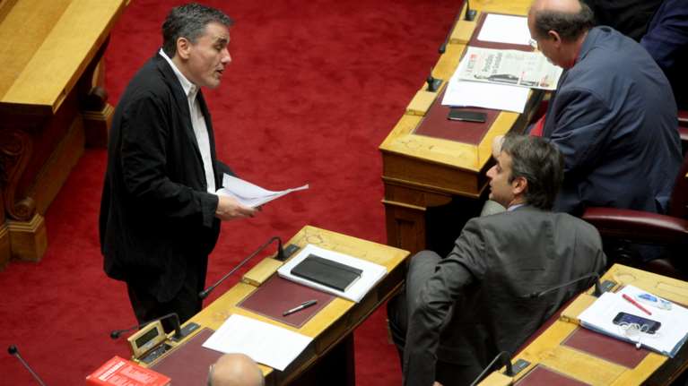 Ο Τσακαλώτος ζητάει την παραίτηση Μητσοτάκη: Έχω να του προτείνω παραλίες για να φιλοσοφήσει το καλοκαίρι